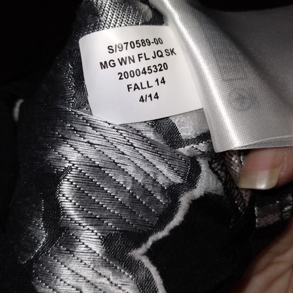 Banana Republic floral jacquard mini skirt, size 6 - Picture 7 of 7